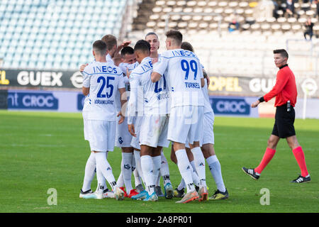 Lausanne, Suisse. 10 Nov, 2019. Lausanne, Suisse - 2019/11/08 : Le Lausanne sport féliciter eux-mêmes au cours de la 14e jour Brach.ch Challenge League entre Lausanne Sport et Fc Schaffhouse. Lausanne Sport gagne 5-0. (Photo par Eric Dubost/Pacific Press) Credit : Pacific Press Agency/Alamy Live News Banque D'Images