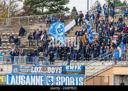 Lausanne, Suisse. 10 Nov, 2019. Lausanne, Suisse - 2019/11/08 : Lausanne Sport fans chanter durant 14tht jour du Brach.ch Challenge League entre Lausanne Sport et Fc Schaffhouse. Lausanne Sport gagne 5-0. (Photo par Eric Dubost/Pacific Press) Credit : Pacific Press Agency/Alamy Live News Banque D'Images