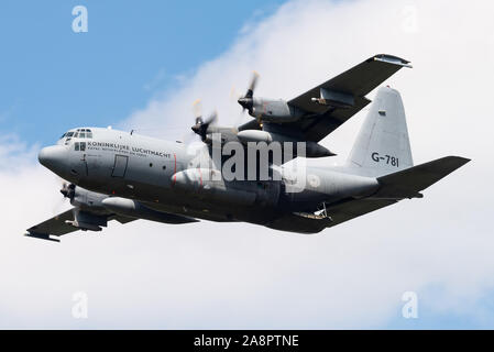 Un Lockheed C-130H Hercules les avions de transport militaire de la Force aérienne néerlandaise. Banque D'Images
