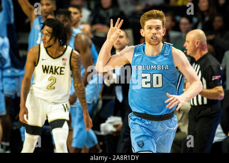 Winston-Salem, NC, USA. 10 Nov, 2019. Columbia Lions guard Jake Killingsworth (20) célèbre ses trois dans le match de basket-ball de NCAA à LJVM Coliseum de Winston-Salem, NC. (Scott Kinser/Cal Sport Media). Credit : csm/Alamy Live News Banque D'Images