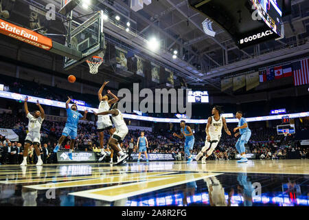 Winston-Salem, NC, USA. 10 Nov, 2019. Le match de basket-ball à LJVM Coliseum de Winston-Salem, NC. (Scott Kinser/Cal Sport Media). Credit : csm/Alamy Live News Banque D'Images