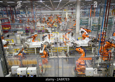 La robotique de haute technologie construction de la gamme de voitures BMW MINI à son usine d'Oxford, en Angleterre, en octobre 2015 29.10.15 Banque D'Images