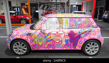 La robotique de haute technologie construction de la gamme de voitures BMW MINI à son usine d'Oxford, en Angleterre, en octobre 2015 29.10.15 Banque D'Images