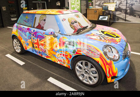 La robotique de haute technologie construction de la gamme de voitures BMW MINI à son usine d'Oxford, en Angleterre, en octobre 2015 29.10.15 Banque D'Images