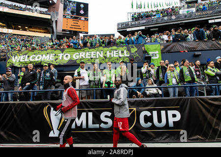 Seattle, USA. 10 Nov, 2019. Le Toronto FC subsitutes réchauffer devant le Seattle Sounders fans. Crédit : Ben Nichols/Alamy Live News Banque D'Images