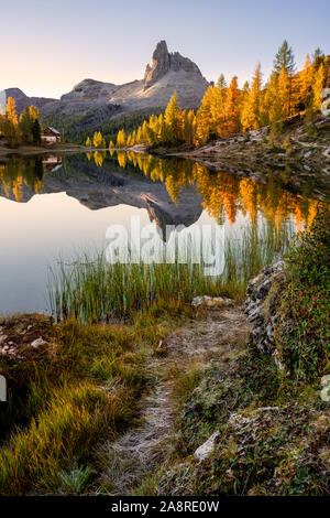 Croda da Lago réflexions Banque D'Images