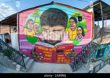 Le Graffiti dans le district de San Javier (également connu sous le nom de Comuna 13) à Medellin, Colombie. Banque D'Images