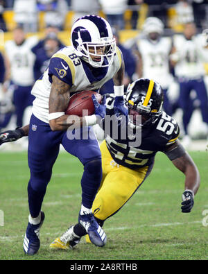 Pittsbugh, United States. 10 Nov, 2019. Le défenseur des Penguins de Pittsburgh Kris Letang (58) s'attaque à Los Angeles Rams le receveur Josh Reynolds (83) après un gain de 10 et un premier vers le bas au cours du quatrième trimestre de l'Steelers 17-12 gagner contre les Los Angeles Rams au Heinz Field de Pittsburgh le dimanche, Novembre 10, 2019. Photo par Archie Carpenter/UPI UPI : Crédit/Alamy Live News Banque D'Images