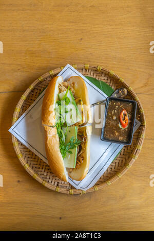 Vue aérienne verticale photo de banh mi- célèbre cuisine du Vietnam Banque D'Images