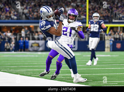 Nov 10, 2019 : le receveur Dallas Cowboys Amari Cooper # 19 permet une réception dans le troisième trimestre de première dans le cadre d'un match de la NFL entre les Minnesota Vikings et les Dallas Cowboys à AT&T Stadium à Arlington, TX Dallas battu Minnesota 28-24 Albert Pena/CSM Banque D'Images