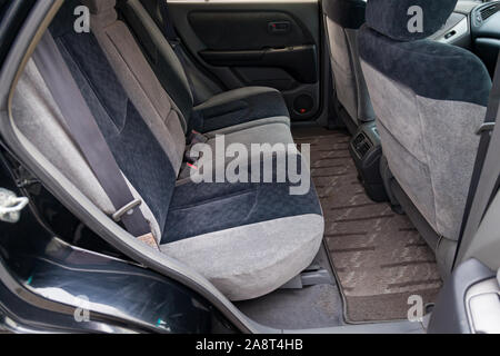 Novosibirsk, Russie - 11.05.2019 : voir à l'intérieur gris de Toyota Harrier ou Lexus RX300 avec dashboard, horloge, Système multimédia, sièges arrière et maj Banque D'Images