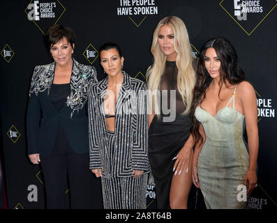 SANTA MONICA, USA. 11 novembre 2019 : Kris Jenner, Kourtney Kardashian, Khloe Kardashian Kim Kardashian & à la 2019 E ! People's Choice Awards à Santa Monica Barker Hangar. Photo : Paul Smith/Featureflash Banque D'Images