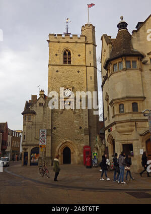 Carfax ou Saint Martin's tower la partie restante de la 12e siècle l'église Saint Martin, au coeur d'Oxford et connu comme le véritable centre-ville Banque D'Images