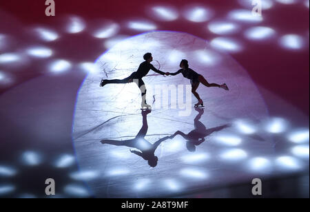 Beijing, Chine. 10 Nov, 2019. La Chine Wenjing Sui(R)/Han Cong effectuer au cours du gala de clôture de l'ISU Grand Prix of Figure Skating de la Cup of China 2019 à Chongqing, au sud-ouest de la Chine, le 10 novembre 2019. Credit : Xue Yubin/Xinhua/Alamy Live News Banque D'Images