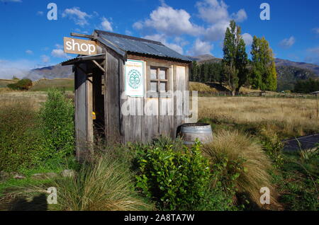 Wanaka organics farm honnêteté shop hut. Te Araroa Trail. Glendhu Bay. L'île du Sud. Nouvelle Zélande Banque D'Images