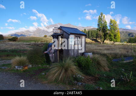 Wanaka organics farm honnêteté shop hut. Te Araroa Trail. Glendhu Bay. L'île du Sud. Nouvelle Zélande Banque D'Images