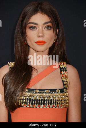 Los Angeles, USA. 11Th Nov, 2019. Sarah Hyland assiste à la 2019 E ! People's Choice Awards au Barker Hangar sur 10 Novembre 2019 à Santa Monica, Californie Crédit : Tsuni/USA/Alamy Live News Banque D'Images