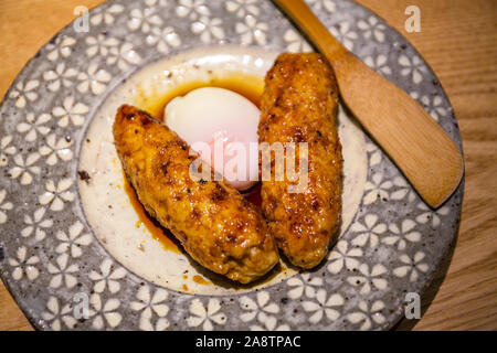 Boulettes de viande de poulet teriyaki. EN Brasserie japonaise. Shinagawa. Tokyo. Le Japon Banque D'Images