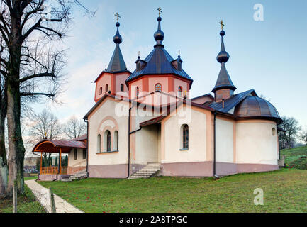 L'église du monastère de l'Archange Michael dans Ladomirova Banque D'Images