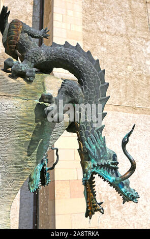 Halle/Saale, Germany-August 24, 2019 : Dragons du Dragon et à la Marktkirche, côté ouest Banque D'Images