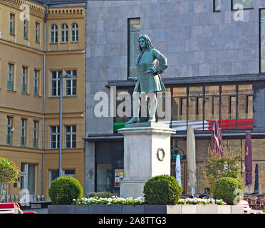 Halle/Saale, Germany-August 25, 2019 : Monument à Georg Friedrich Haendel, grand compositeur de musique baroque, dans la place centrale du marché Banque D'Images