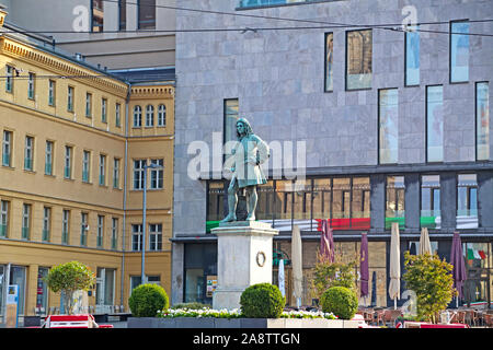 Halle/Saale, Germany-August 25, 2019 : Monument à Georg Friedrich Haendel, grand compositeur de musique baroque, dans la place centrale du marché Banque D'Images