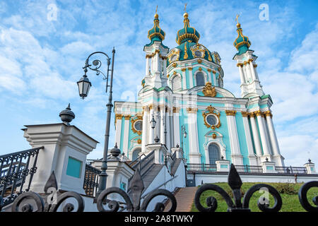 Eglise de Saint-andré baroque (Cathédrale de Saint Andrew, 1747 - 1754), conçu par l'architecte Bartolomeo Rastrelli impériale. Kiev, Ukraine Banque D'Images