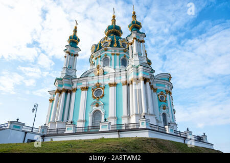 Eglise de Saint-andré baroque (Cathédrale de Saint Andrew, 1747 - 1754), conçu par l'architecte Bartolomeo Rastrelli impériale. Kiev, Ukraine Banque D'Images