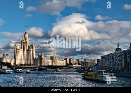 D'une croisière sur la rivière Moskva, à l'automne Banque D'Images