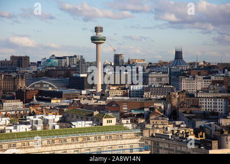 Liverpool, Royaume-Uni - 30 octobre 2019 : Viw sur Lierpool ville vers St Johns, balise radio city twer Banque D'Images