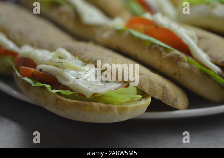 savoureux mélange de panini et de démarreurs italiens Banque D'Images