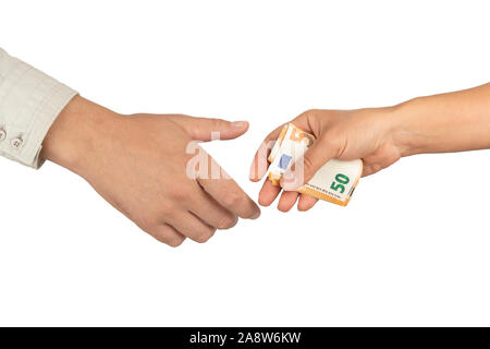 Donné un pot-de-vin. Deux mains l'un avec des billets en euros isolé sur blanc. Concept de la corruption Banque D'Images