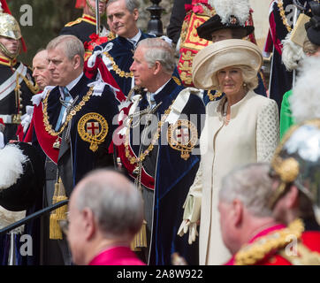 Sa Majesté la Reine rejoint le Prince Charles, la duchesse de Cornwall, le Prince Andrew et les autres membres de la famille royale de participer à l'ordre de la jarretière cérémonie au Château de Windsor. Photo David Parker 15.06.15 Banque D'Images