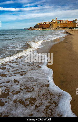 Vue de la ville de Modène en Italie à partir de la plage d'or de la mer Adriatique Banque D'Images