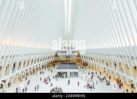 Manhattan, New York à l'intérieur d'Oculus World Trade Center Centre de transports de New York Banque D'Images