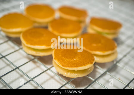 Vue rapprochée de la Japanese dessert, Dorayaki gâteau pan. Banque D'Images