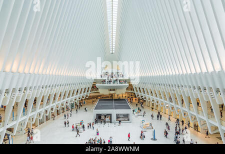 Manhattan, New York à l'intérieur d'Oculus World Trade Center Centre de transports de New York Banque D'Images