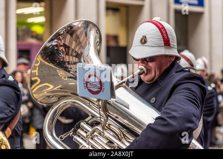 Bande des soldats de l'Armée du Salut sur le Lord Mayor's Show défilé en ville de London, UK. Bande de l'Armée du Salut Banque D'Images