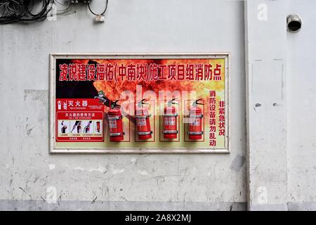 Extincteurs sur une promenade dans la vieille ville de Shanghai Banque D'Images