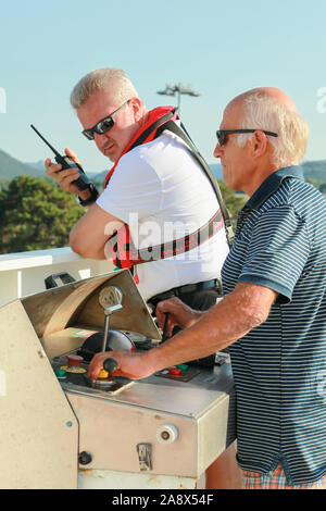 Ajaccio, France - 2 juillet 2015 Pilote : aide pour le capitaine d'un navire entre dans le port d'Ajaccio Banque D'Images