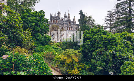 Quinta de Regaleira, Sintra. Palais de la Regaleira (Quinta da Regaleira), Sintra, Portugal. Palais et jardins de Regaleira célèbre monument et l'Unesco Heri Banque D'Images