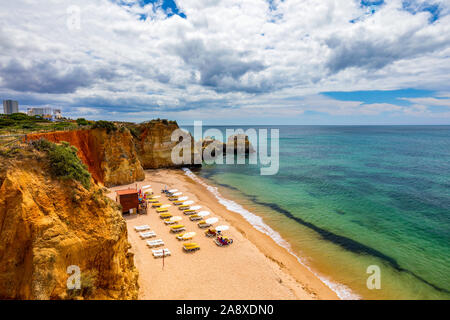 Careanos Beach (Praia dos Careanos) à Portimao, Algarve, Portugal. Concept pour voyager au Portugal et les vacances d'été à Portimao, Algarve, Portugal Banque D'Images