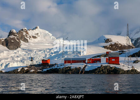 L'antarctique. 12.05.05. La Station de recherches d'Almirante Brown Paradise Bay sur la péninsule Antarctique dans l'Antarctique. C'est l'une des 13 bases de recherche dans Ant Banque D'Images