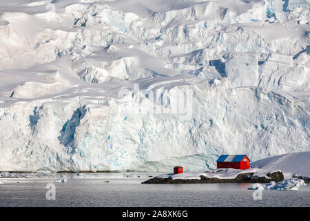 L'antarctique. 12.05.05. La Station de recherches d'Almirante Brown Paradise Bay sur la péninsule Antarctique dans l'Antarctique. C'est l'une des 13 bases de recherche dans Ant Banque D'Images