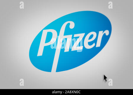 Logo de l'entreprise publique Pfizer Inc. affiché sur un écran d'ordinateur en gros plan. Credit : PIXDUCE Banque D'Images