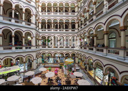 Intérieur du Palais National Mall à Medellin, Colombie. Banque D'Images