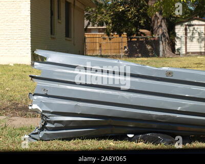 EF-3Tornado North Dallas région durement touchée, Preston Hollow, University Park, Highland Park, Preston,Royal Central Royal Expresswa Banque D'Images