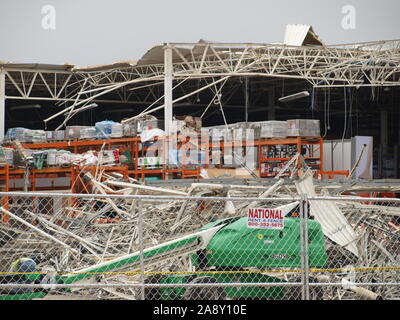 EF-3Tornado North Dallas région durement touchée, Preston Hollow, University Park, Highland Park, Preston,Royal Central Royal Expresswa Banque D'Images