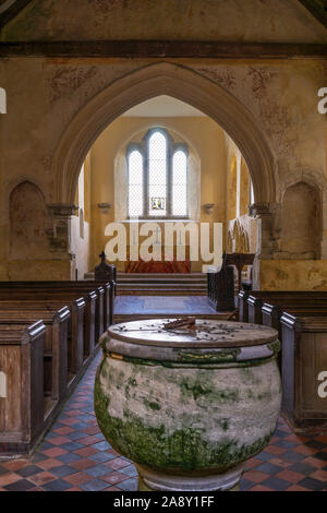 Intérieur de l'église de St Marie la Vierge en Amérique du Stoke, Sussex de l'Ouest, maintenant dans le soin des Églises Conservation Trust, England, UK Banque D'Images