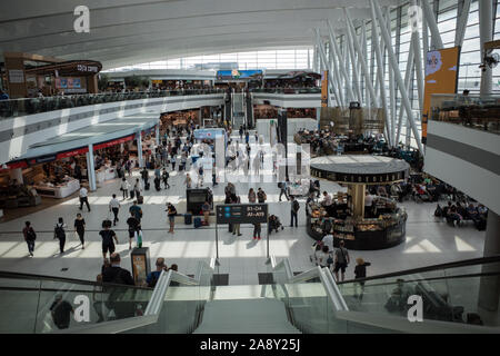 L'AÉROPORT INTERNATIONAL Liszt Ferenc DE BUDAPEST SALLE PRINCIPALE - L'AÉROPORT DE BUDAPEST HONGRIE © Frédéric Beaumont Banque D'Images